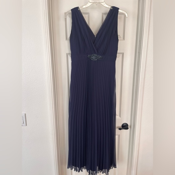 Xscape formal dress navy blue pleated sleeveless straps beading size 14 wedding - Picture 3 of 14